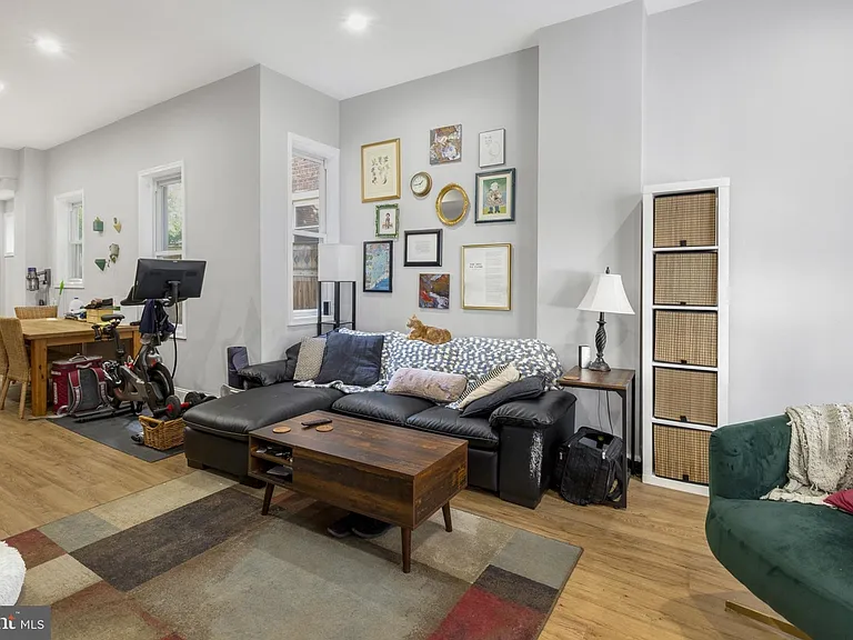 1209 E Susquehanna Ave #1 — Photo 2