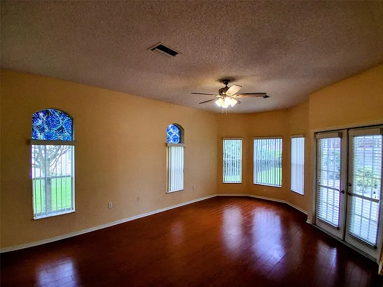 3392 Saint Ives Blvd — Photo 3