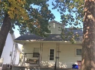 2205 E Grandview Ave, Grandview, IL 62702