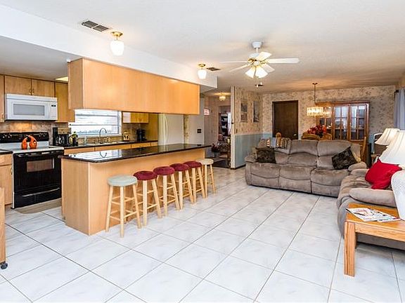 4th image of 1631 Aster Dr