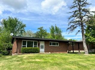 1075 Grenoble Ln, Florissant, MO 63033