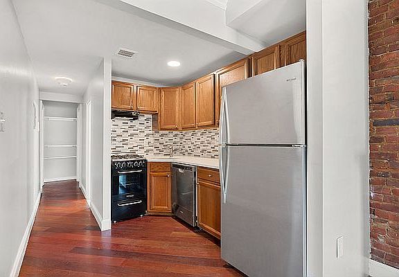 2nd image of 8 Hancock St #4