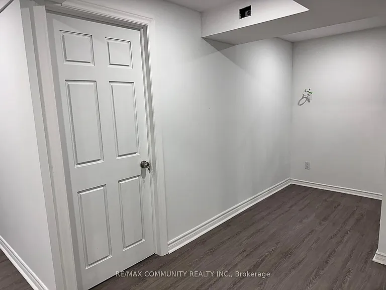18 Hearth Pl — Photo 11