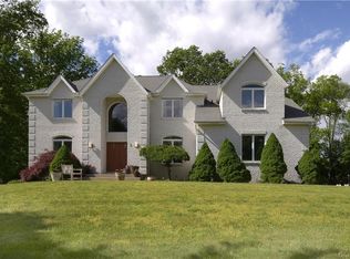 3 Isaac Dr, Pomona, NY 10970