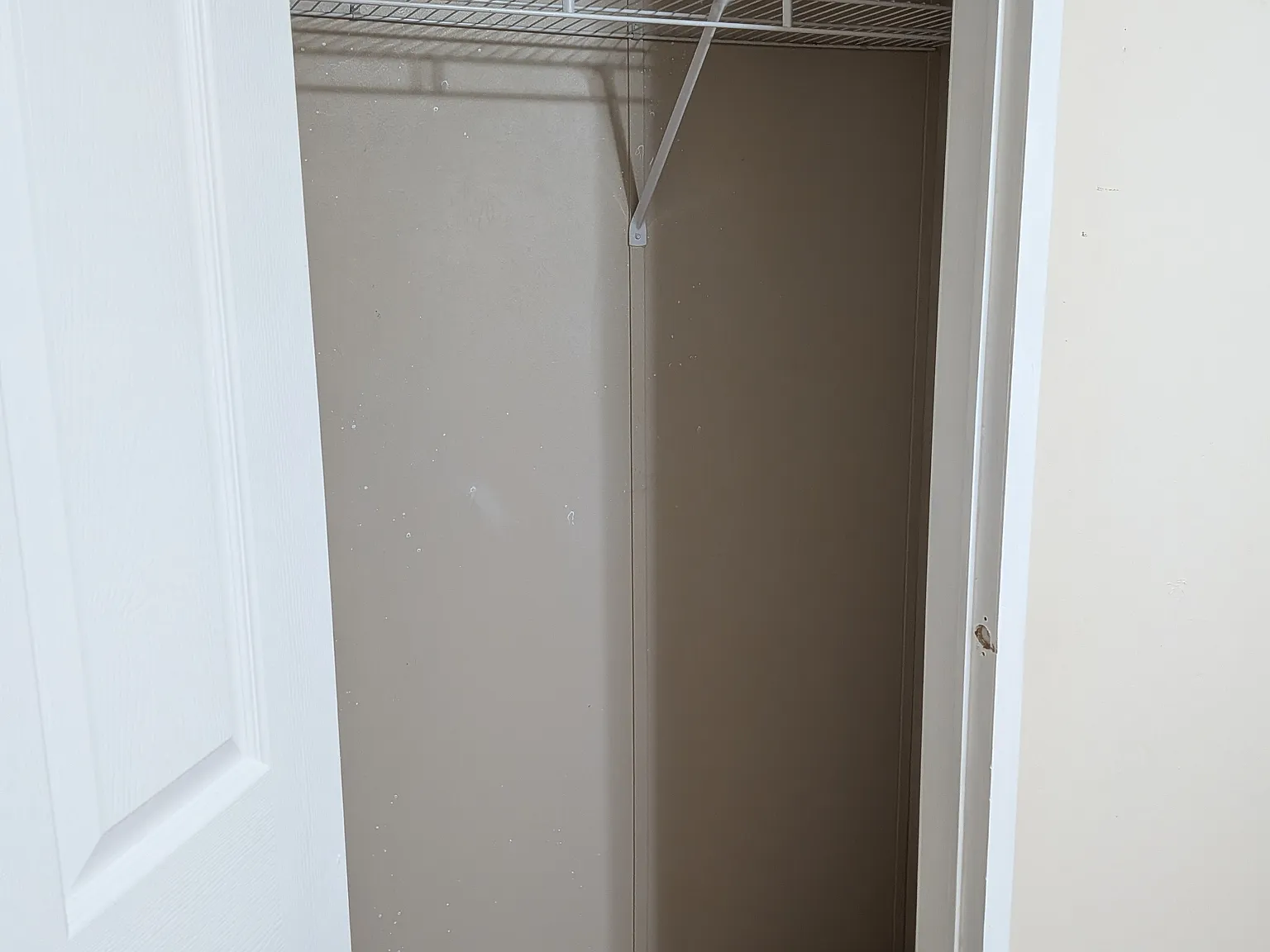 5 bed, 2063 sqft, $650 — Photo 3