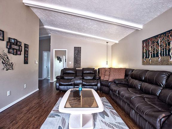 2nd image of 1934 Thornhill Dr