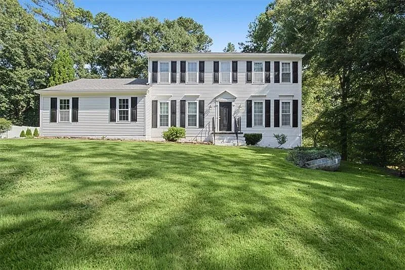 4 bed, 2.5 bath, 2100 sqft, $3,000 — Photo 4