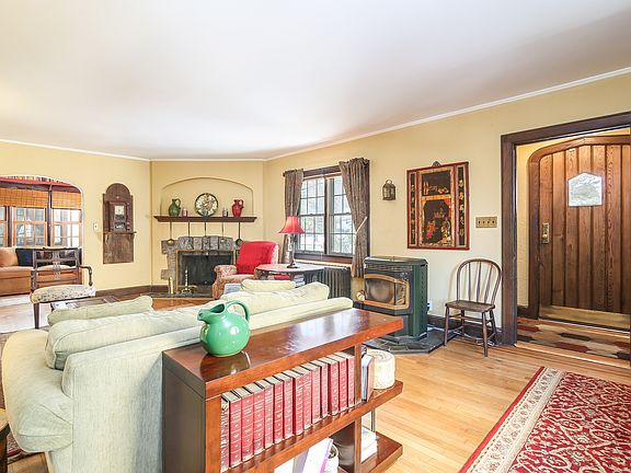 4th image of 36 Midchester Ave