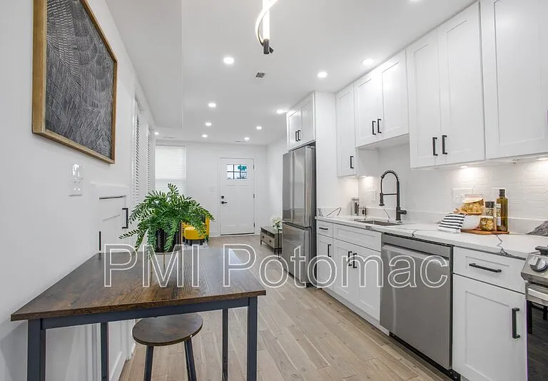 702 19th St NE — Photo 13