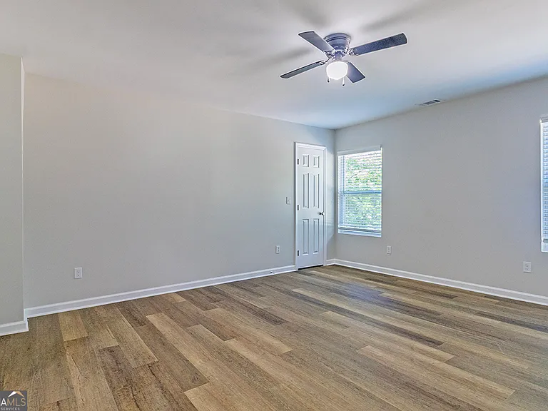 2741 Village Green Dr — Photo 17