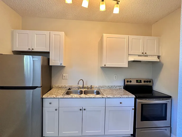 225 N. Munger Blvd - Small Apartment Community in East Dallas — Photo 6