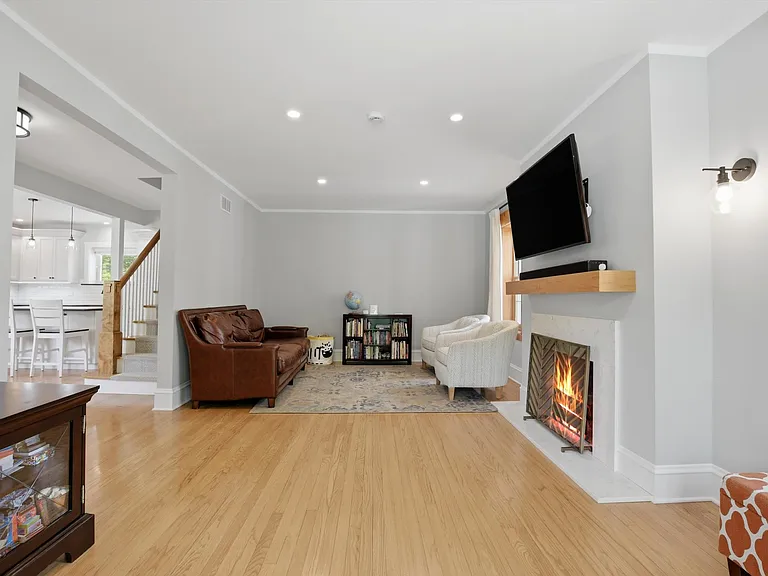 822 S Chester Ave — Photo 5