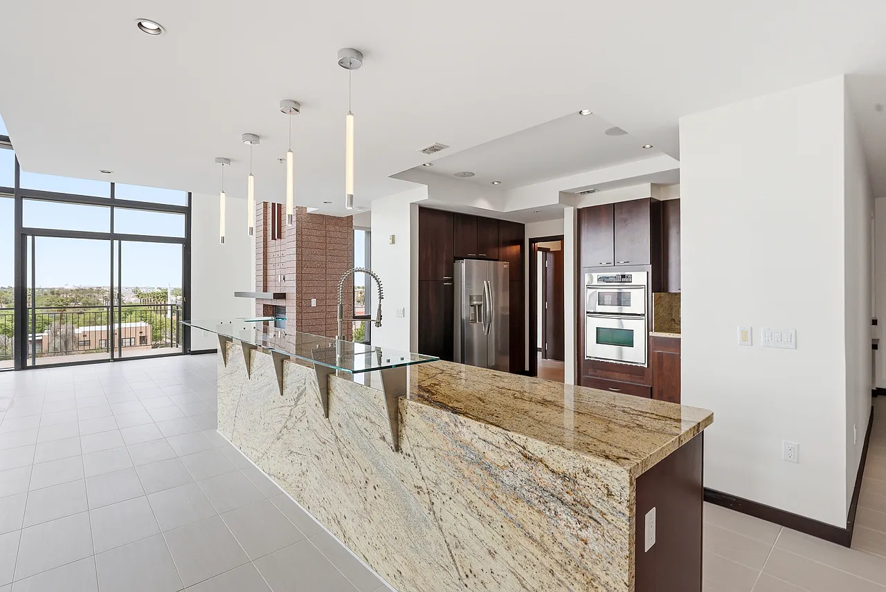 208 W Portland St — Photo 4