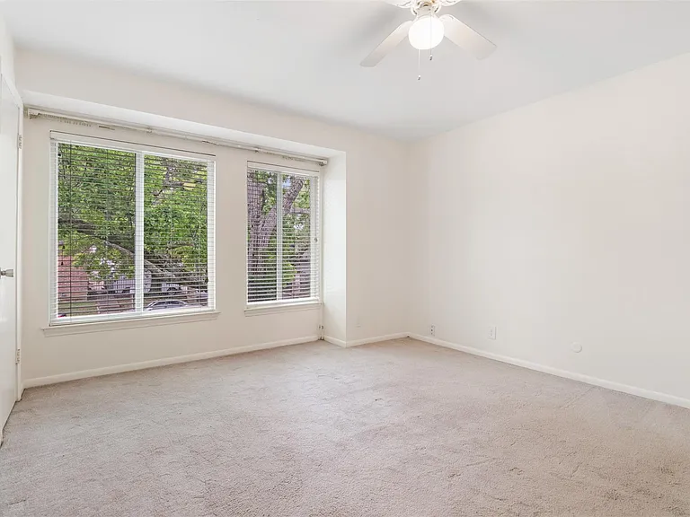6332 Chevy Chase Dr #16 — Photo 9