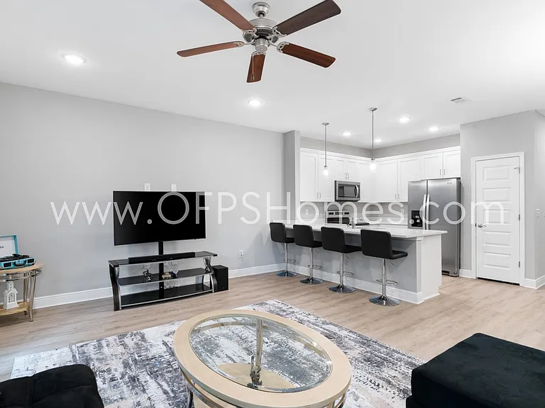 319 Carmel Dr #4 — Photo 12