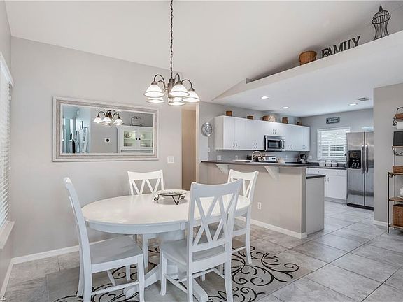 5th image of 725 Arundel Cir