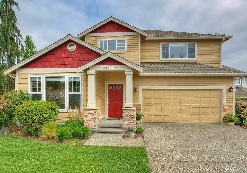 Gorgeous corner lot setting, this home was originally the model home for Crystal Meadows, built by Chaffey.