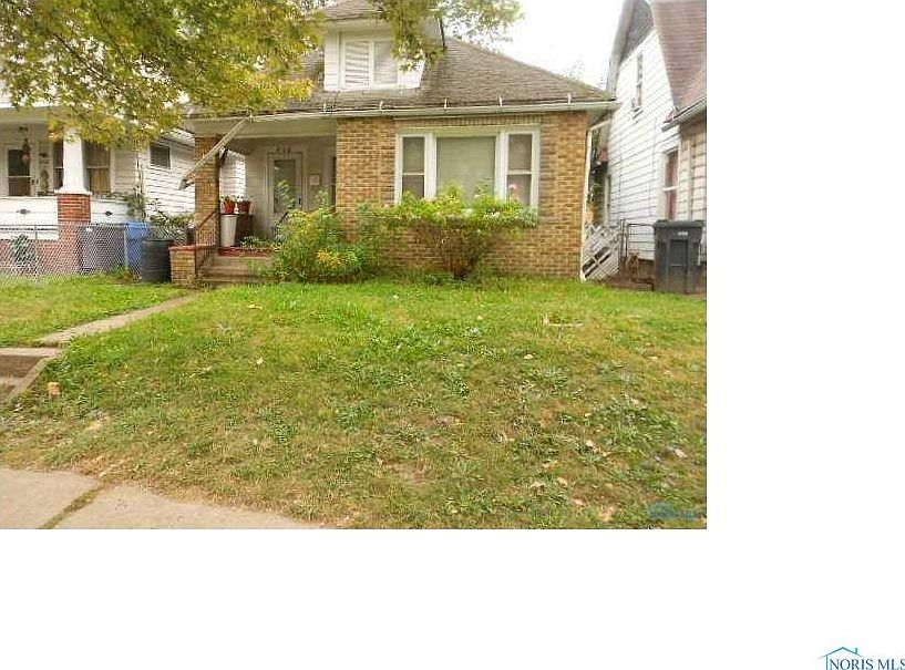 2nd image of 808 Earl St