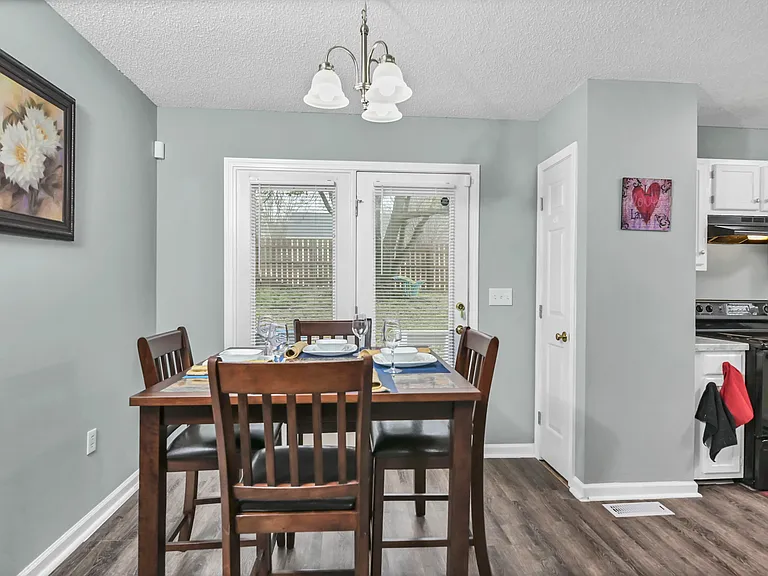 14 Lindsay St — Photo 10