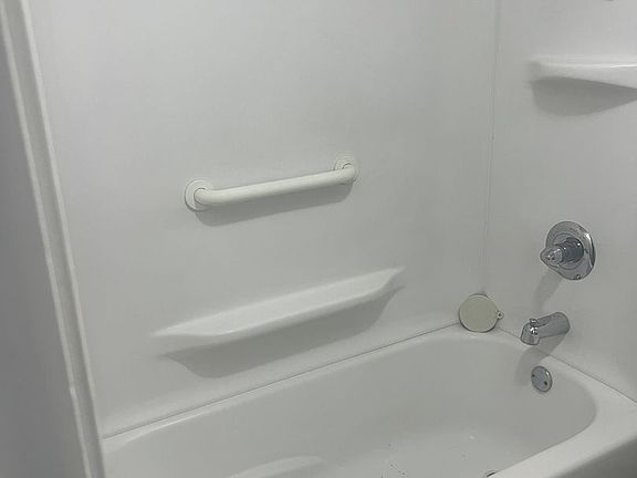 4th image of 6102 Brookville Rd