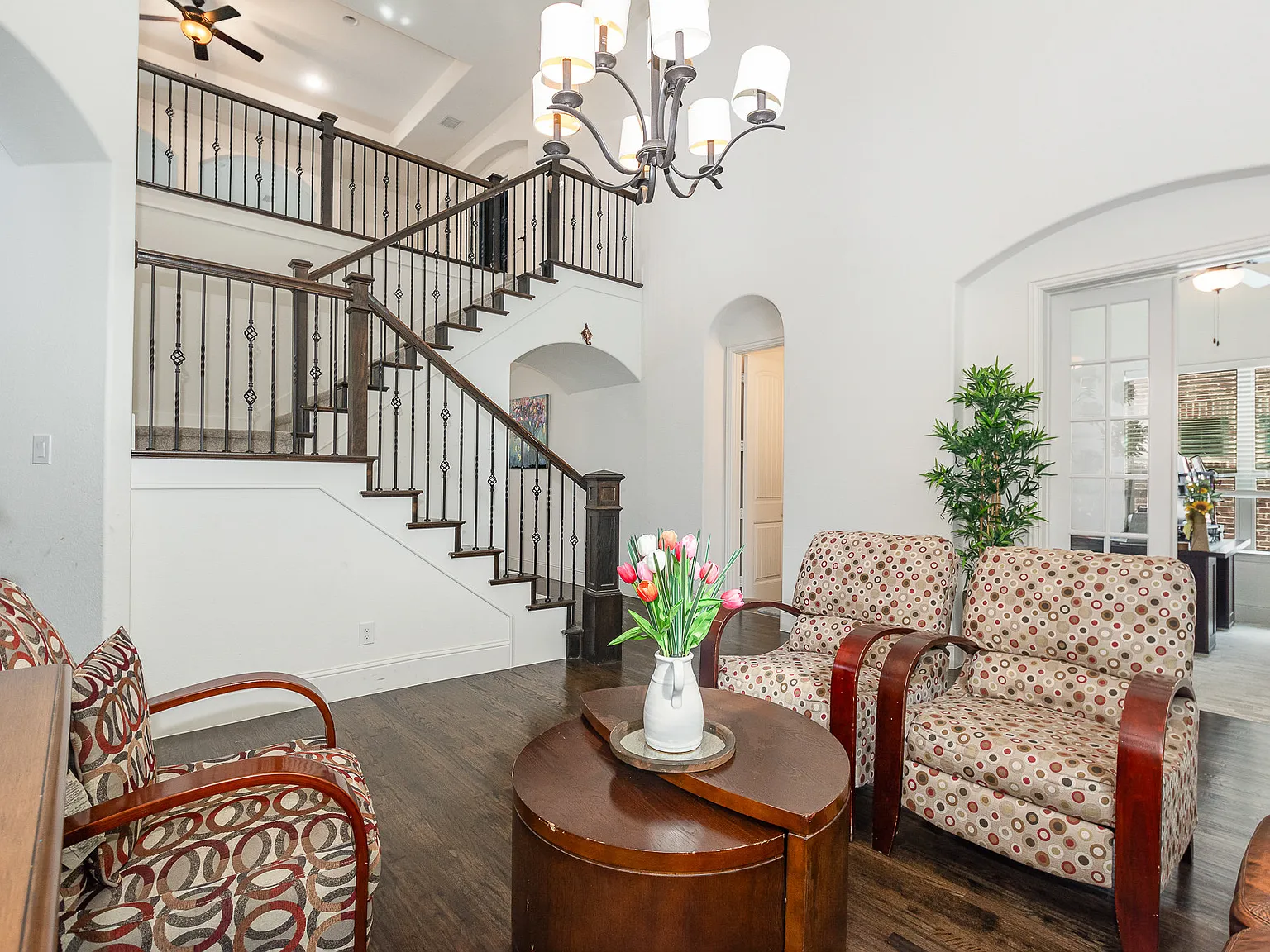 4 bed, 3.5 bath, 3849 sqft, $3,950 — Photo 4