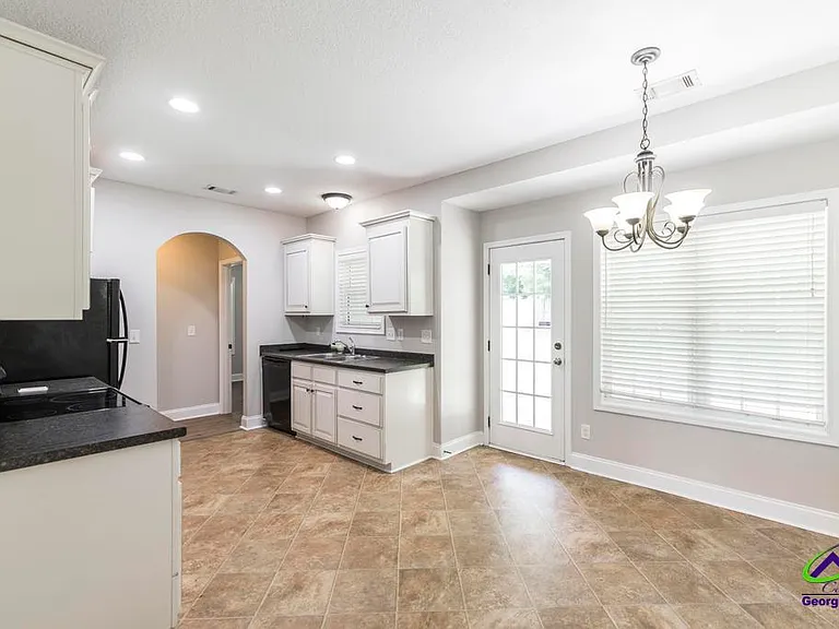 510 Leisure Lake Dr — Photo 12