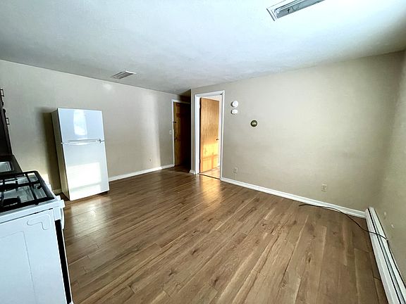 3rd image of 68 Tompkins St #11320144