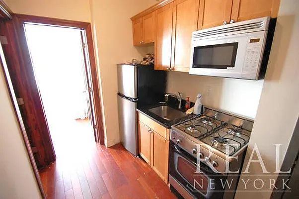 Rented by REAL New York | media 27