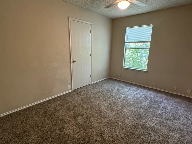 2421 Hampton Dr — Photo 17