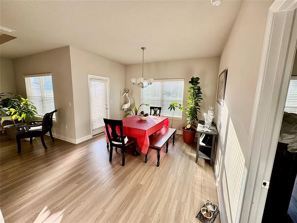 3 bed, 2.0 bath, 1635 sqft, $2,900 — Photo 4