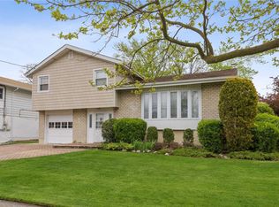 43 Cambridge Rd, East Rockaway, NY 11518
