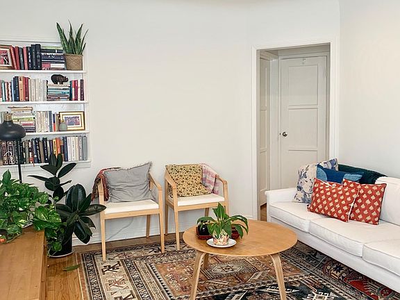 4th image of 1108 Waterloo St #2
