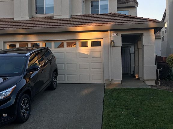 3rd image of 1024 Syracuse Cir