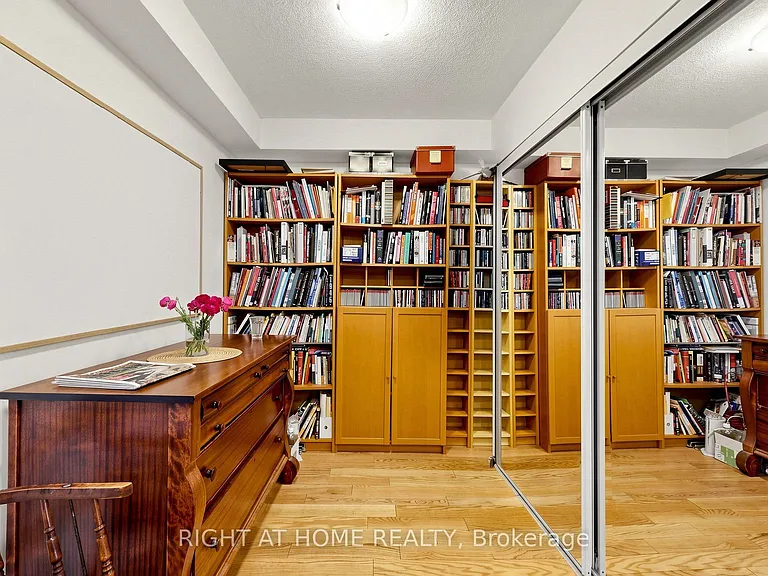 60 Heintzman St #2206 — Photo 10