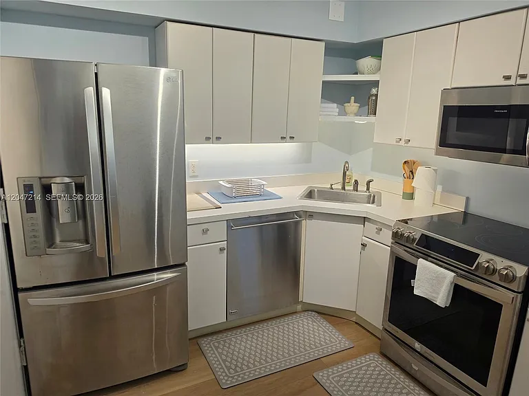 5151 Collins Ave #429 — Photo 8