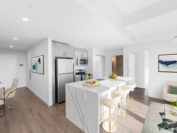 4th image of 91-09 Roosevelt Ave #703