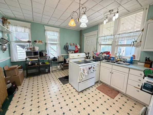 1128 Hammond Ave APT 1, Superior, WI 54880