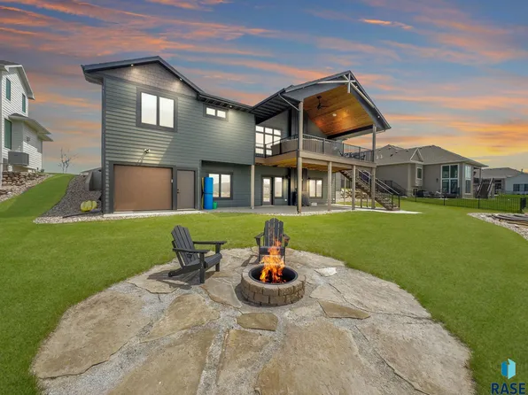 2415 N Reichelt Cir, Tea, SD 57064