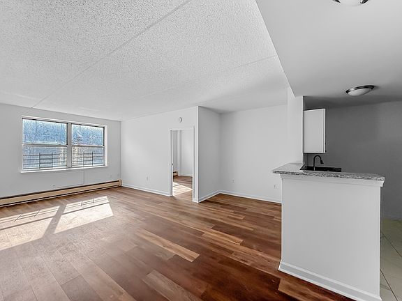 2nd image of 304 W 117th St APT 3D