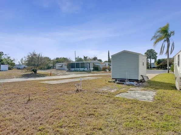 332 NE Tropicalia Ln, Jensen Beach, FL 34957
