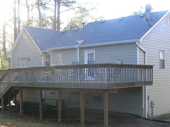 Spacious back deck