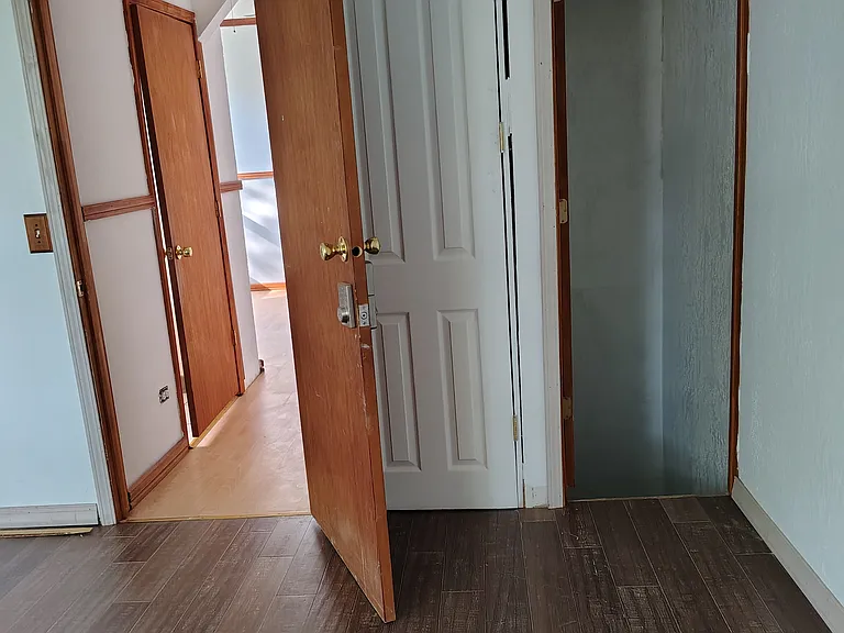 second floor bathroom 2