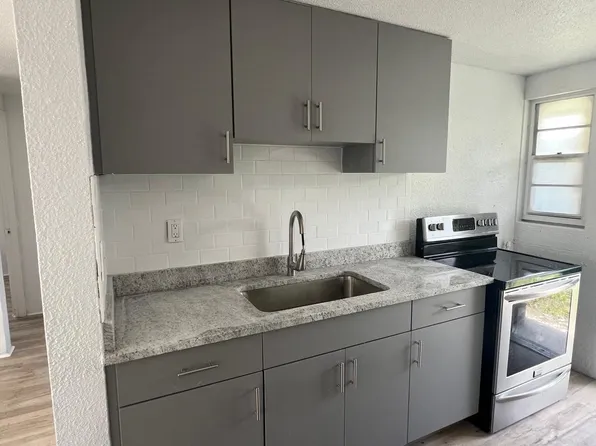 400 11th St W, Palmetto, FL