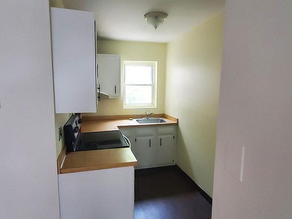 4th image of 213 N Lincoln St
