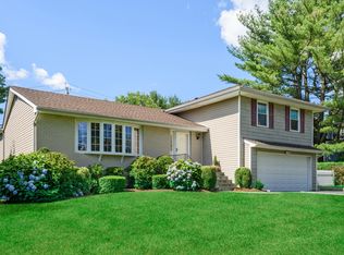 28 Pengilly Dr, New Rochelle, NY 10804