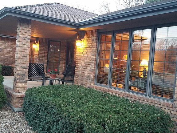 4th image of 1826 Hillcrest Ln