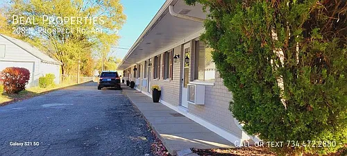 208 N Prospect Rd Photo 1