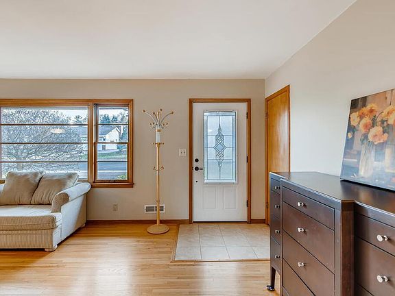 3rd image of 1197 Sandhurst Dr W