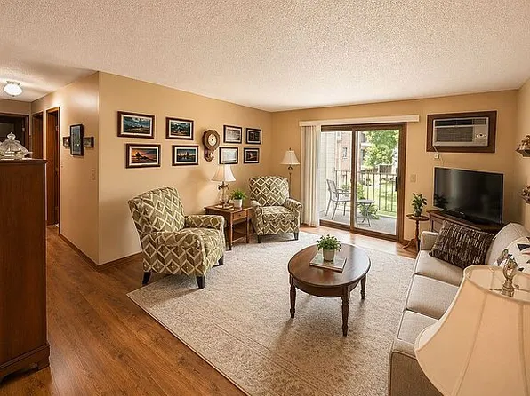 1424 14th St E APT 21, West Fargo, ND 58078