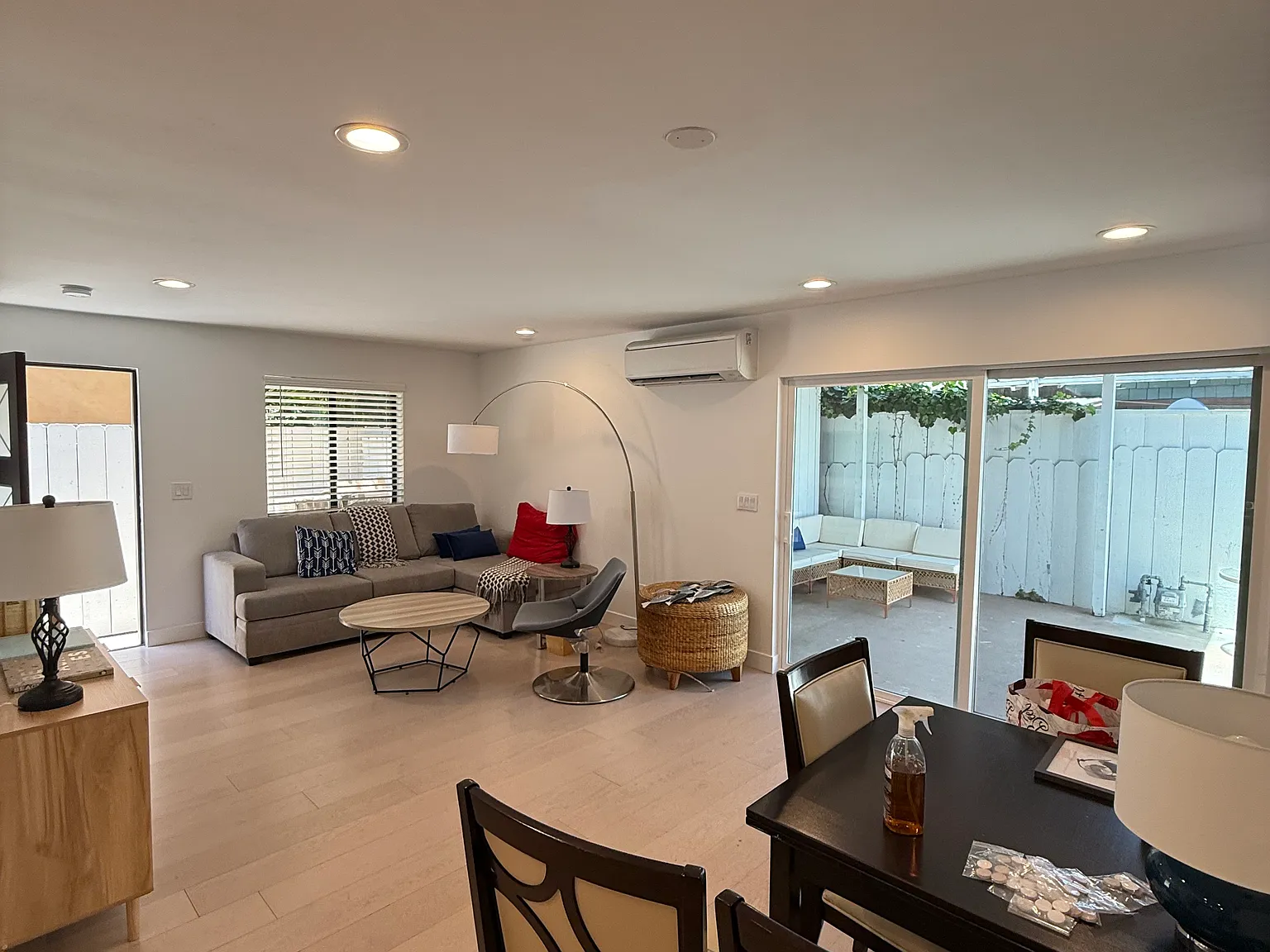 3 bed, 1400 sqft, $8,500 — Photo 2